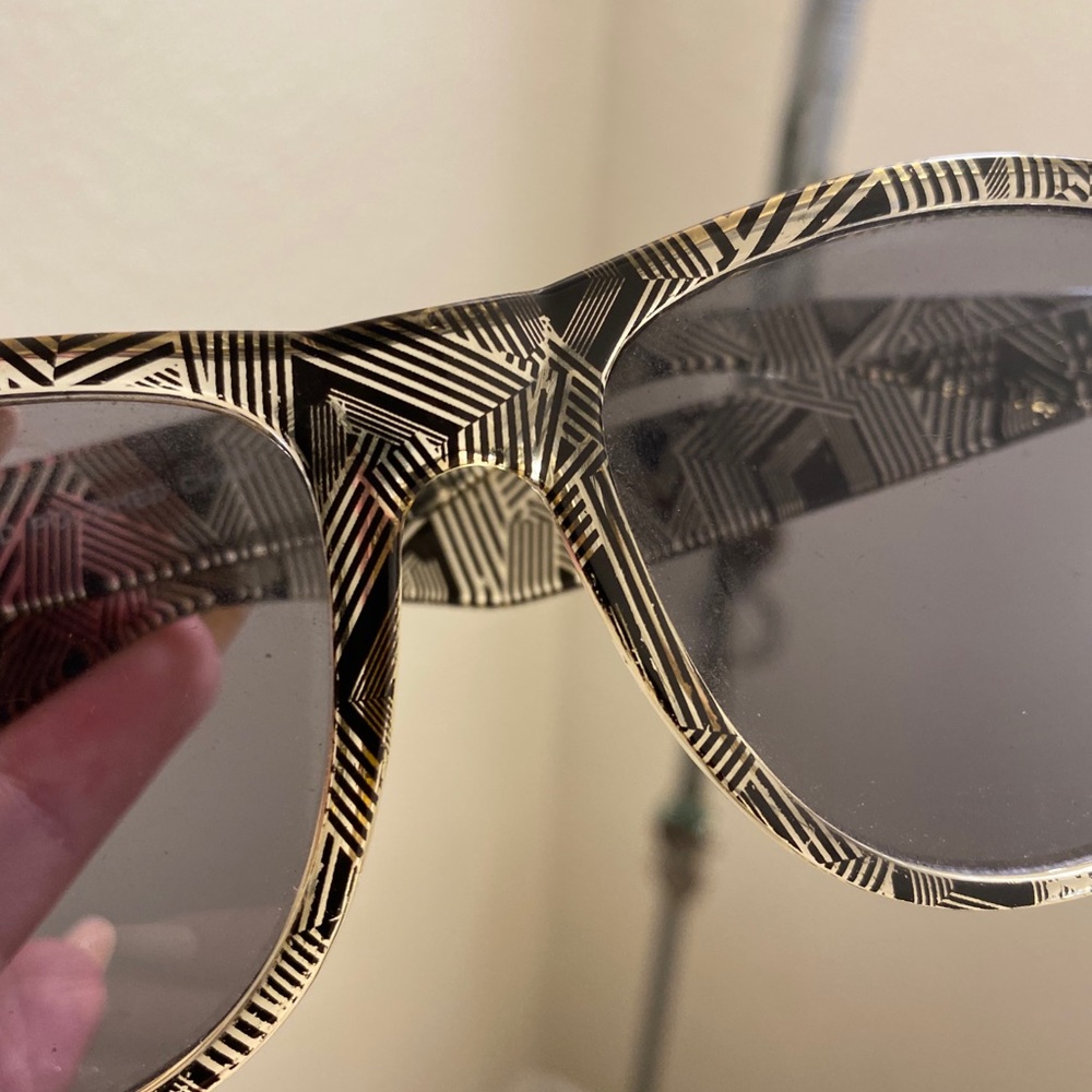 Sun glasses - Picture 2 of 2